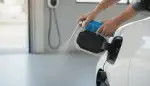 Ladebuchse reinigen: Druckluft richtig nutzen
